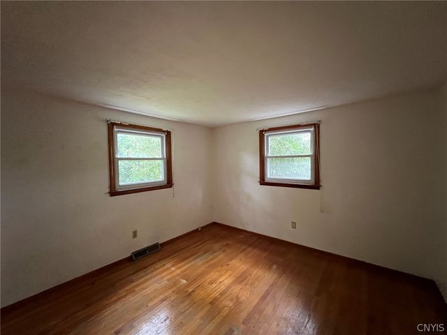 102 South Manor Drive, Manlius, NY 13057