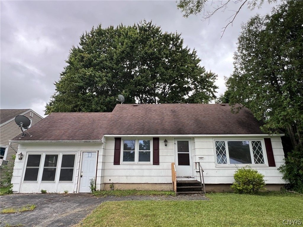 102 South Manor Drive, Manlius, NY 13057