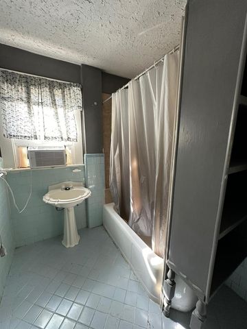 6818 Stearns Street, Houston, TX 77021