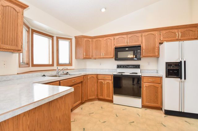 1807 33rd Street S, Moorhead, MN 56560