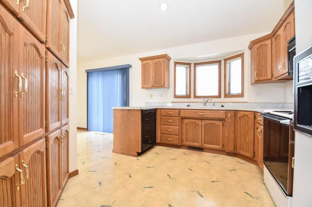 1807 33rd Street S, Moorhead, MN 56560