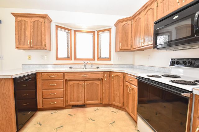 1807 33rd Street S, Moorhead, MN 56560