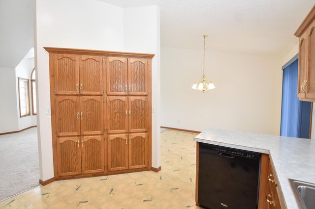 1807 33rd Street S, Moorhead, MN 56560