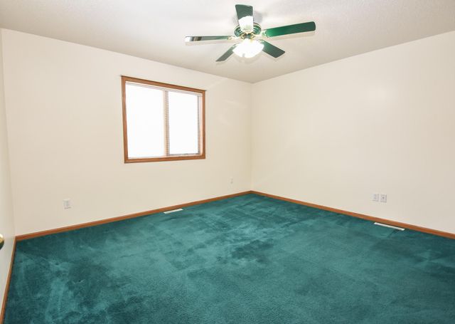 1807 33rd Street S, Moorhead, MN 56560