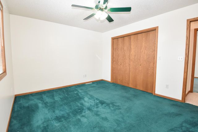 1807 33rd Street S, Moorhead, MN 56560