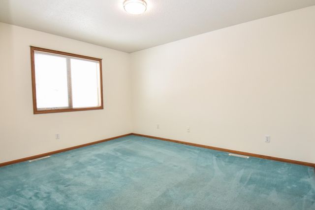 1807 33rd Street S, Moorhead, MN 56560