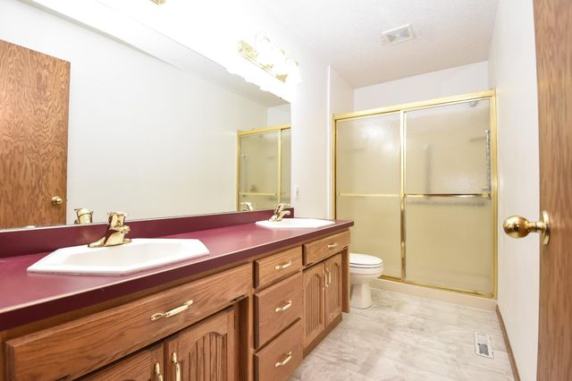 1807 33rd Street S, Moorhead, MN 56560