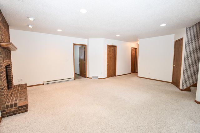 1807 33rd Street S, Moorhead, MN 56560