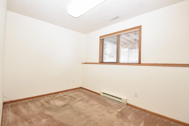 1807 33rd Street S, Moorhead, MN 56560