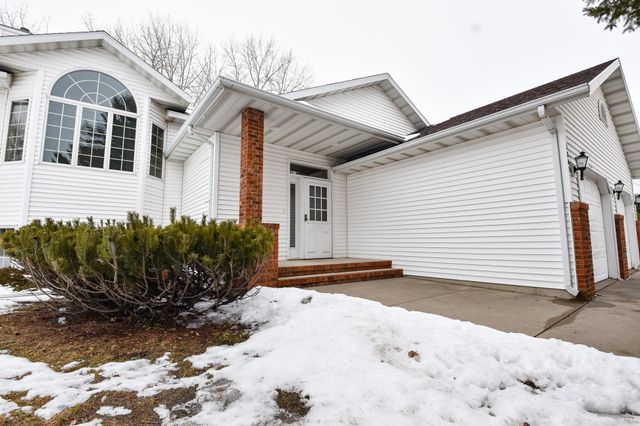 1807 33rd Street S, Moorhead, MN 56560