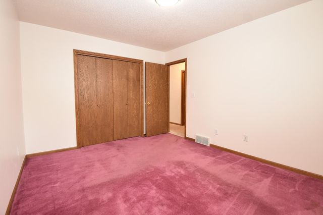 1807 33rd Street S, Moorhead, MN 56560