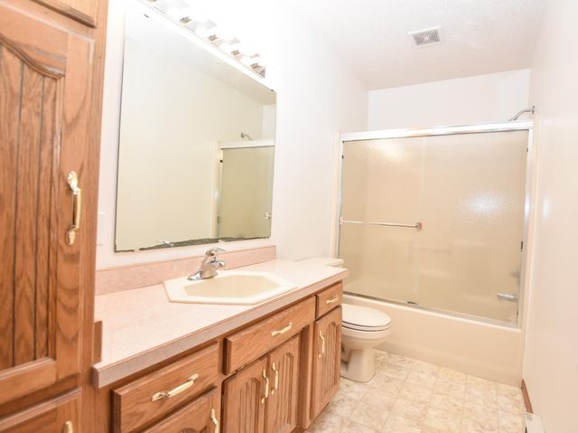 1807 33rd Street S, Moorhead, MN 56560