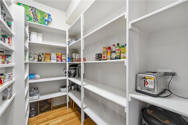 5805 Thousand Oaks Drive, Parkville, MO 64152