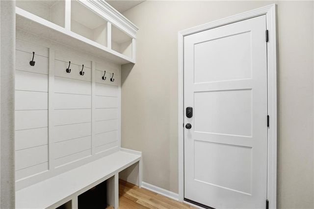 5805 Thousand Oaks Drive, Parkville, MO 64152