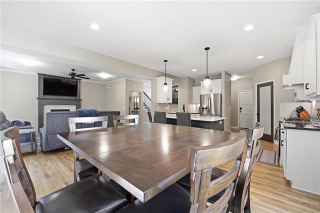 5805 Thousand Oaks Drive, Parkville, MO 64152