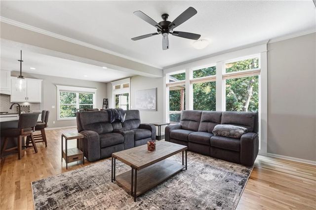 5805 Thousand Oaks Drive, Parkville, MO 64152