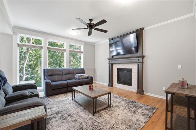 5805 Thousand Oaks Drive, Parkville, MO 64152