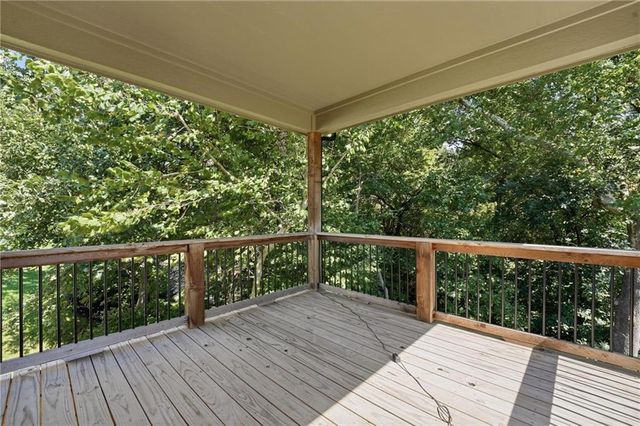 5805 Thousand Oaks Drive, Parkville, MO 64152
