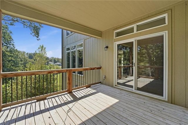 5805 Thousand Oaks Drive, Parkville, MO 64152