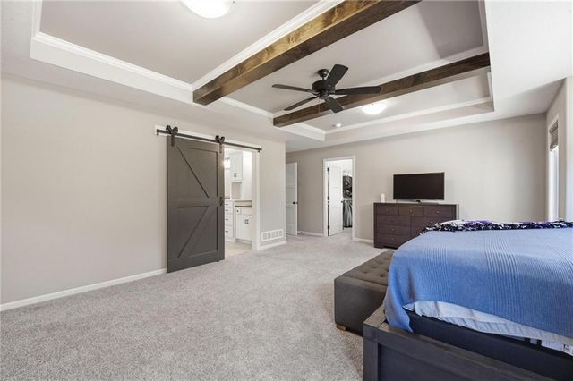 5805 Thousand Oaks Drive, Parkville, MO 64152