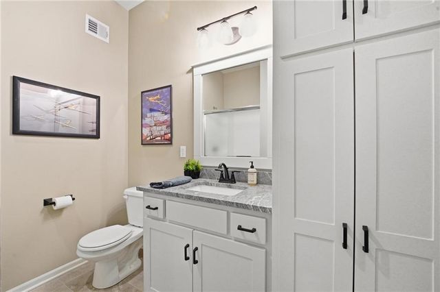 5805 Thousand Oaks Drive, Parkville, MO 64152