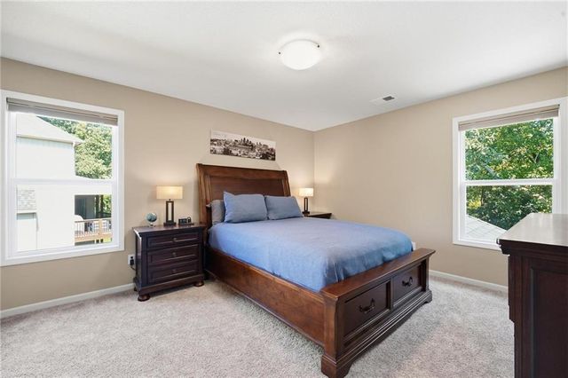 5805 Thousand Oaks Drive, Parkville, MO 64152