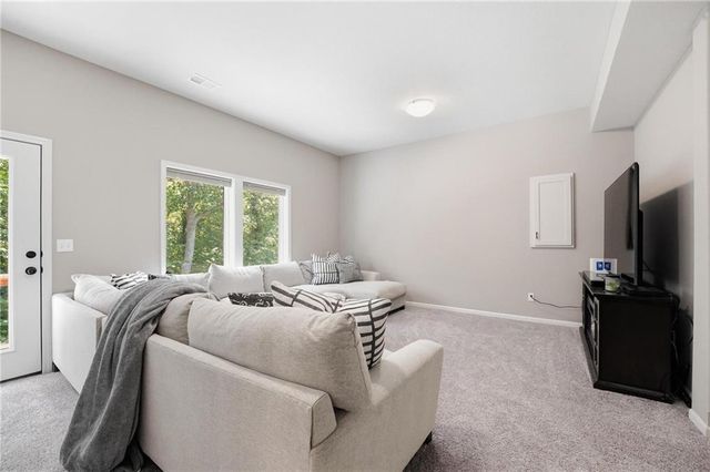 5805 Thousand Oaks Drive, Parkville, MO 64152