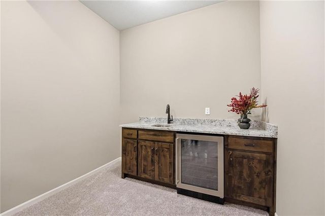 5805 Thousand Oaks Drive, Parkville, MO 64152