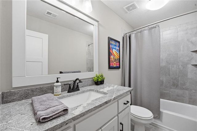 5805 Thousand Oaks Drive, Parkville, MO 64152