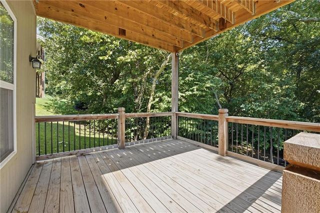 5805 Thousand Oaks Drive, Parkville, MO 64152