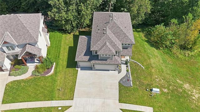 5805 Thousand Oaks Drive, Parkville, MO 64152