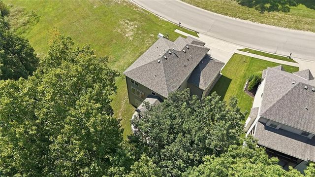 5805 Thousand Oaks Drive, Parkville, MO 64152