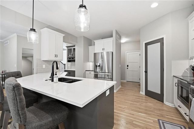 5805 Thousand Oaks Drive, Parkville, MO 64152
