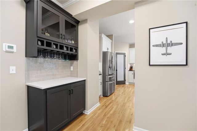 5805 Thousand Oaks Drive, Parkville, MO 64152
