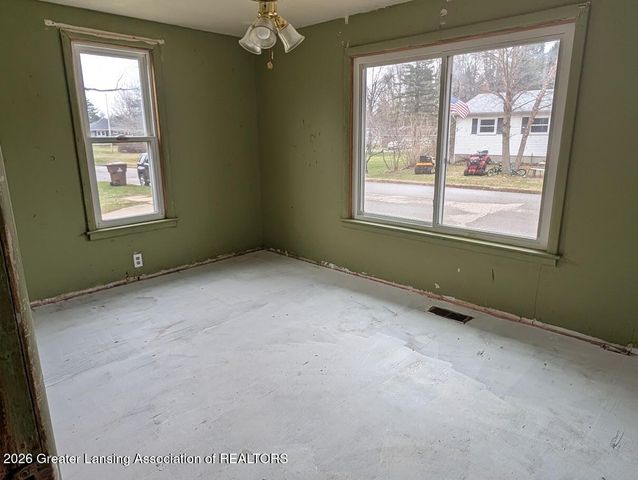 215 E 2nd North Street, Laingsburg, MI 48848