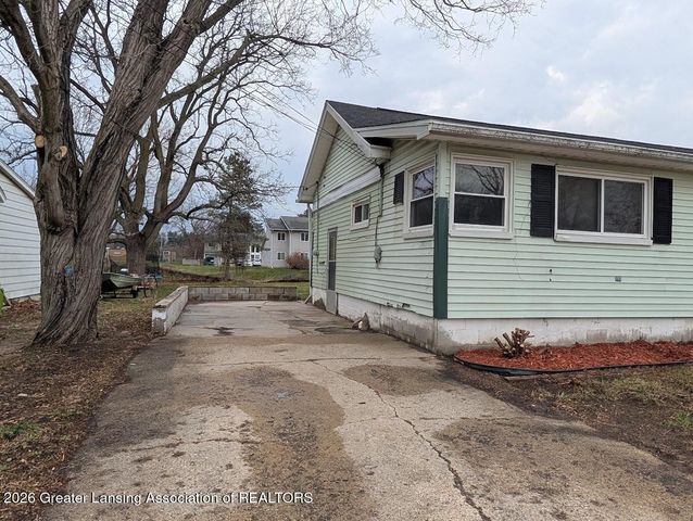 215 E 2nd North Street, Laingsburg, MI 48848