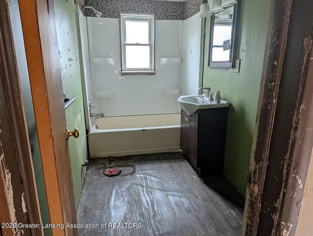 215 E 2nd North Street, Laingsburg, MI 48848
