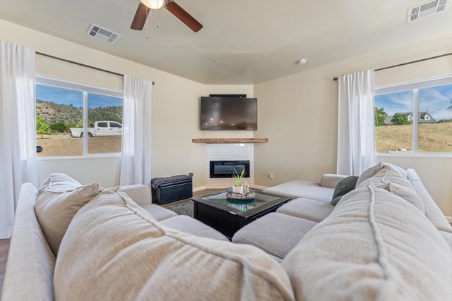 22612 Mariposa Road, Tehachapi, CA 93561