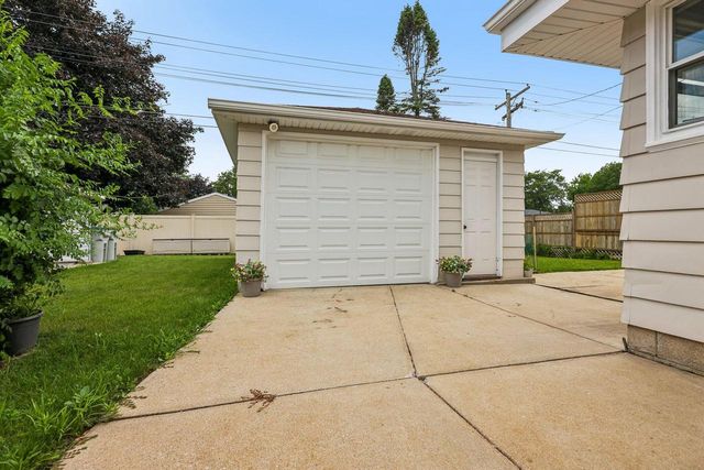 9807 W Morgan AVENUE, Milwaukee, WI 53228