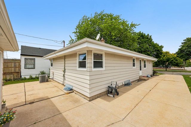 9807 W Morgan AVENUE, Milwaukee, WI 53228