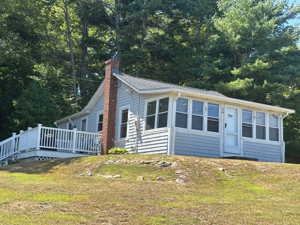 29 Lakeview St, Carver, MA 02330