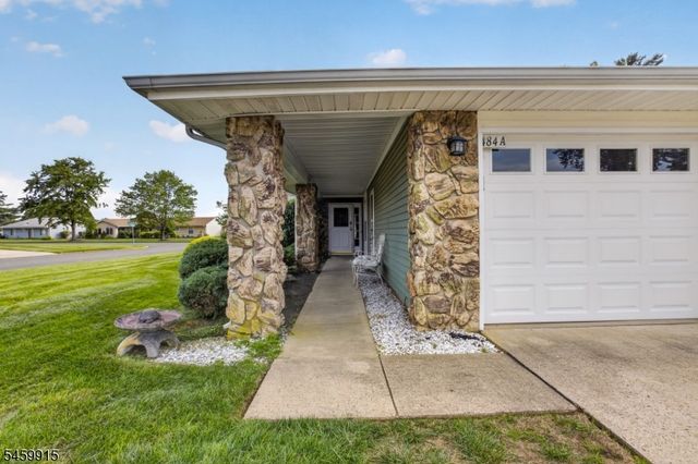 484 Fairton Dr, Monroe Twp., NJ 08831