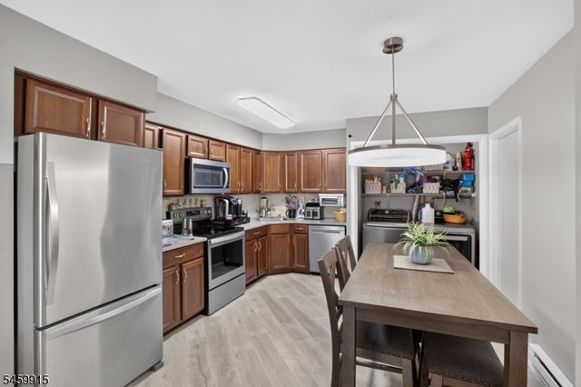 484 Fairton Dr, Monroe Twp., NJ 08831
