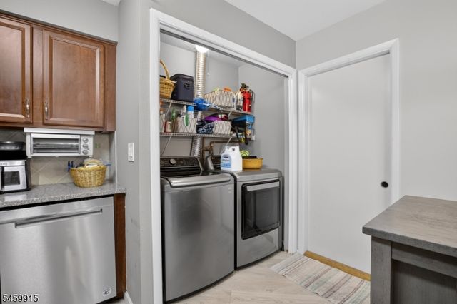 484 Fairton Dr, Monroe Twp., NJ 08831