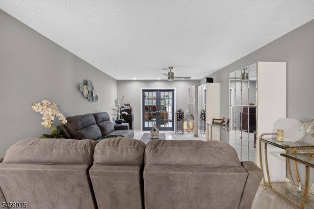 484 Fairton Dr, Monroe Twp., NJ 08831