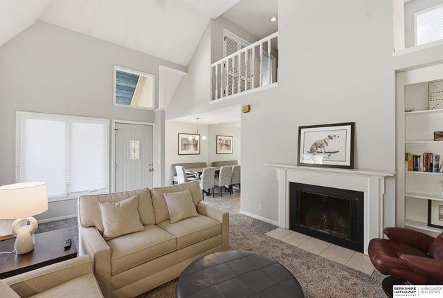 9630 Southby Plaza, Omaha, NE 68124