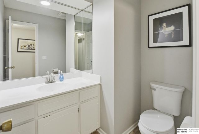9630 Southby Plaza, Omaha, NE 68124