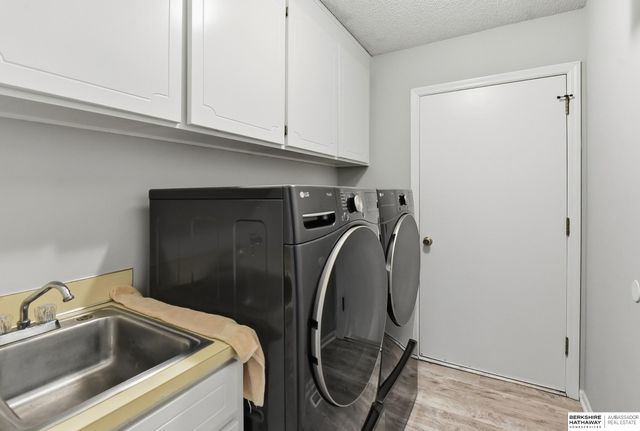 9630 Southby Plaza, Omaha, NE 68124