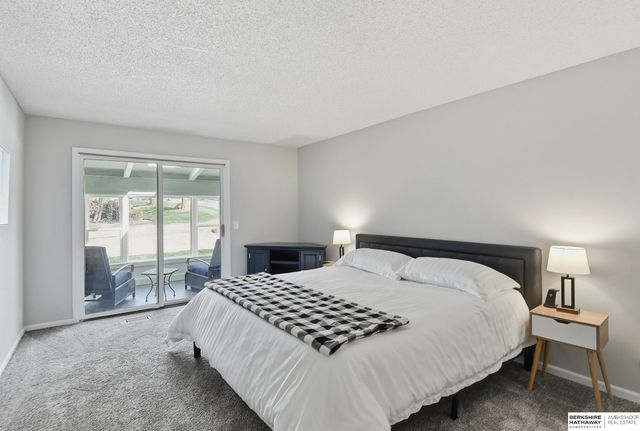9630 Southby Plaza, Omaha, NE 68124