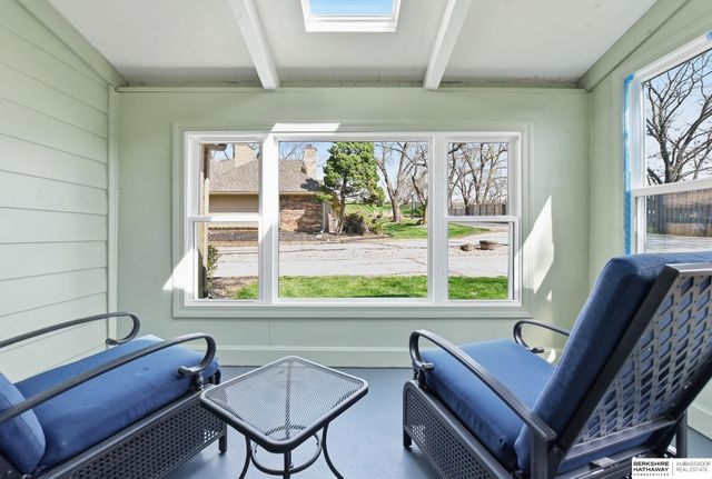9630 Southby Plaza, Omaha, NE 68124